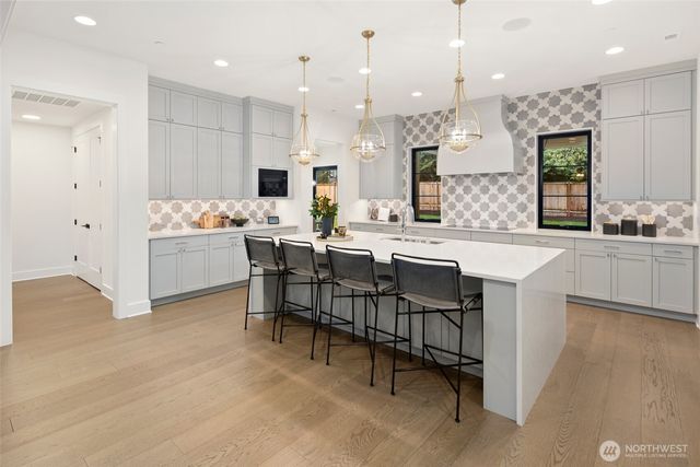 4216 83rd Avenue SE, Mercer Island, WA 98040