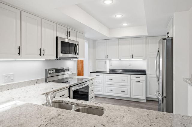 5501 Dewey Hill Road 330, Edina, MN 55439