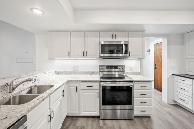 5501 Dewey Hill Road 330, Edina, MN 55439