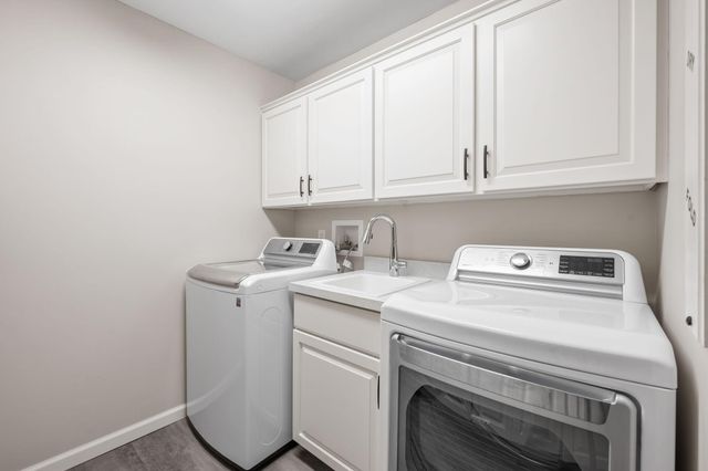 5501 Dewey Hill Road 330, Edina, MN 55439