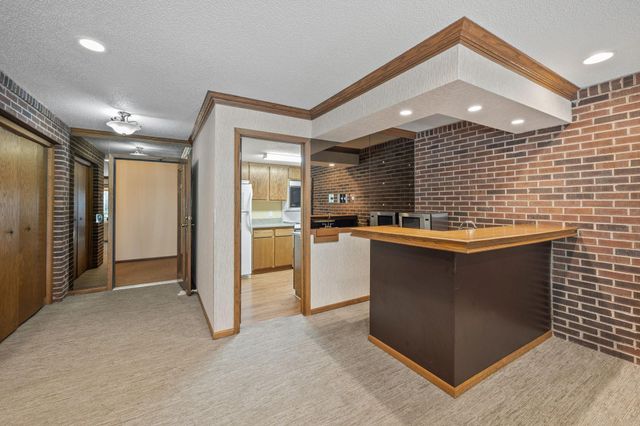 5501 Dewey Hill Road 330, Edina, MN 55439