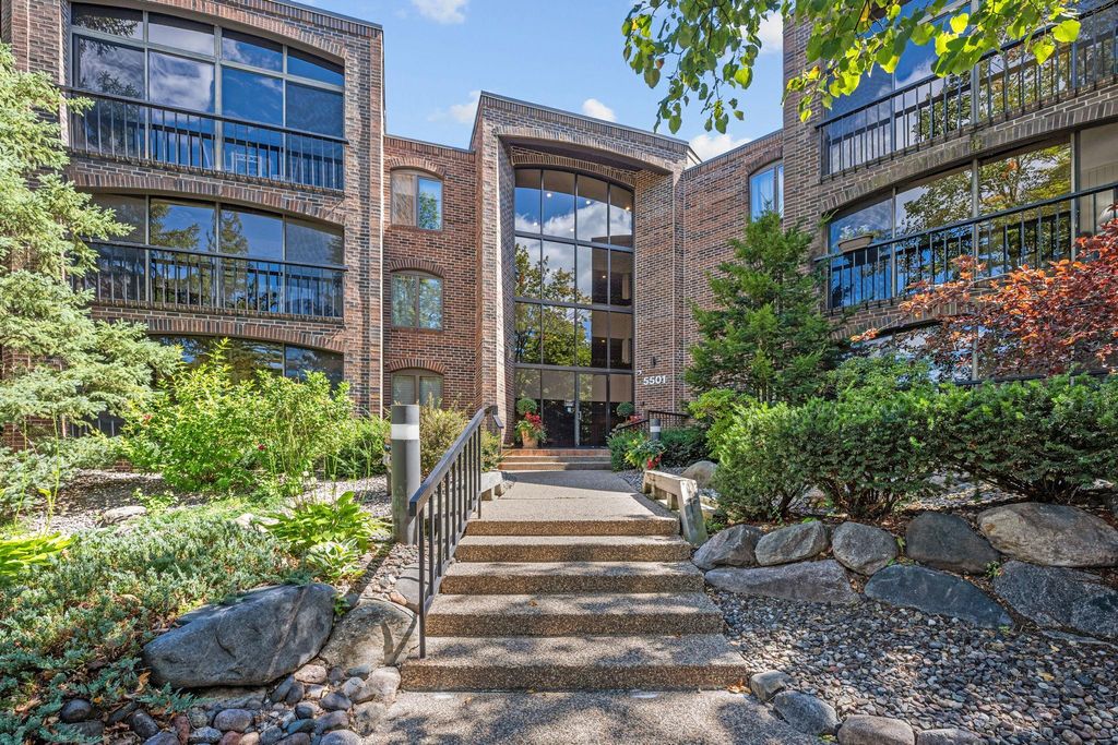 5501 Dewey Hill Road 330, Edina, MN 55439