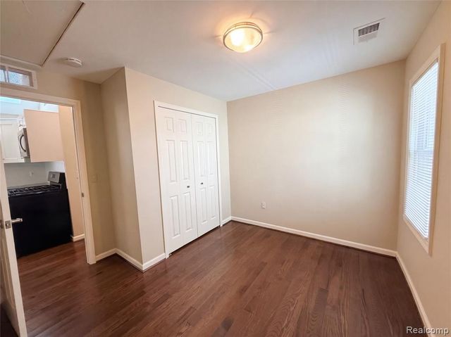 20919 Hollywood Street, Harper Woods, MI 48225
