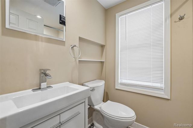 20919 Hollywood Street, Harper Woods, MI 48225