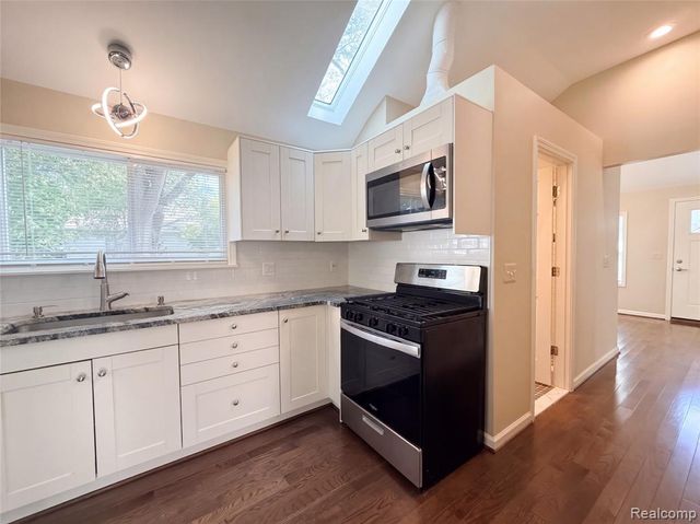 20919 Hollywood Street, Harper Woods, MI 48225