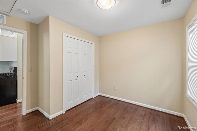 20919 Hollywood Street, Harper Woods, MI 48225