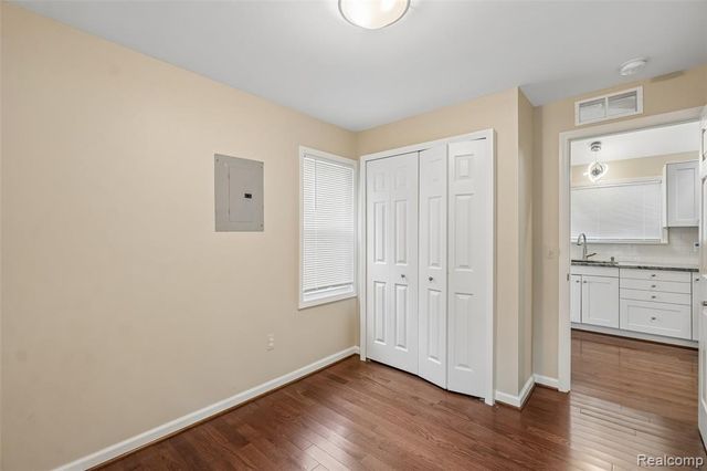 20919 Hollywood Street, Harper Woods, MI 48225