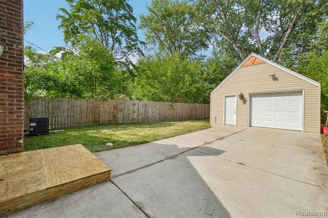 20919 Hollywood Street, Harper Woods, MI 48225