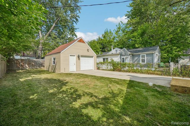 20919 Hollywood Street, Harper Woods, MI 48225