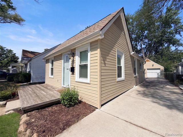 20919 Hollywood Street, Harper Woods, MI 48225
