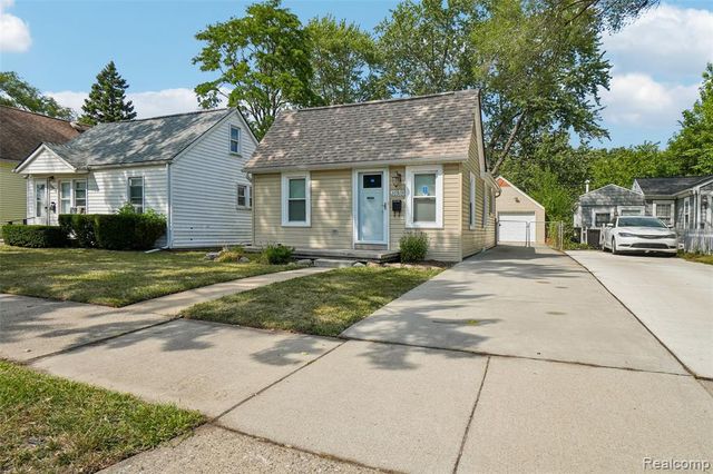 20919 Hollywood Street, Harper Woods, MI 48225
