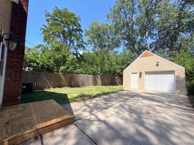20919 Hollywood Street, Harper Woods, MI 48225