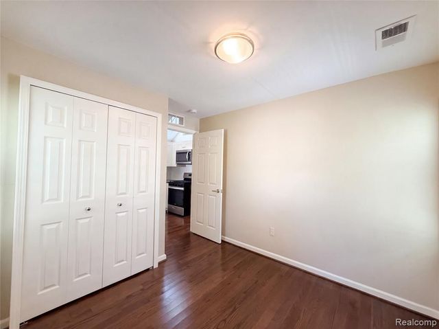 20919 Hollywood Street, Harper Woods, MI 48225