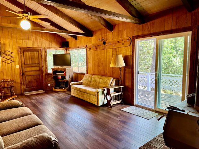 515 Mc Comber Drive, Pierpoint Springs, CA 93265