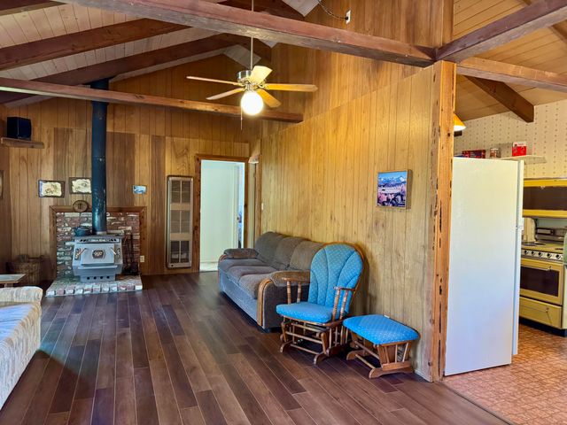 515 Mc Comber Drive, Pierpoint Springs, CA 93265
