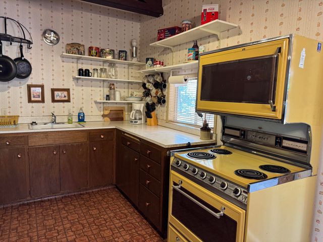 515 Mc Comber Drive, Pierpoint Springs, CA 93265