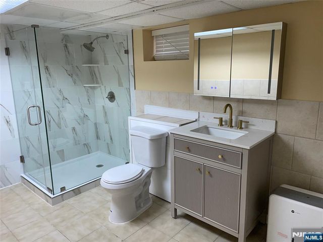 9 Cottage Lane, Upper Saddle River, NJ 07458