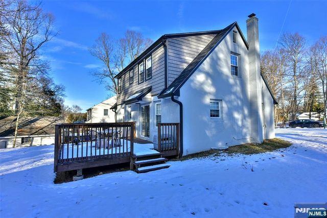 9 Cottage Lane, Upper Saddle River, NJ 07458