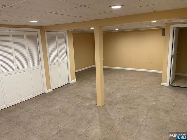 9 Cottage Lane, Upper Saddle River, NJ 07458