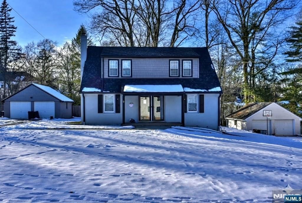 9 Cottage Lane, Upper Saddle River, NJ 07458