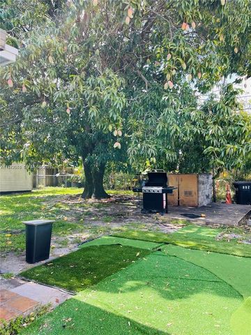 952 E 19th St, Hialeah, FL 33013