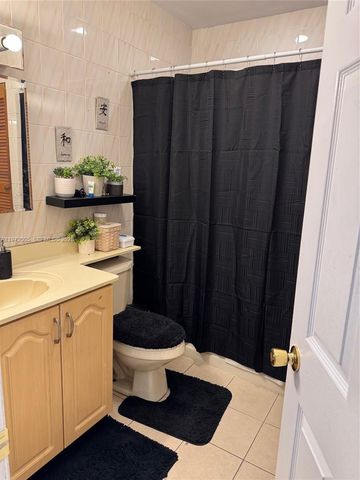 952 E 19th St, Hialeah, FL 33013