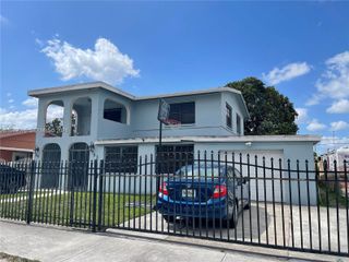 952 E 19th St, Hialeah, FL 33013