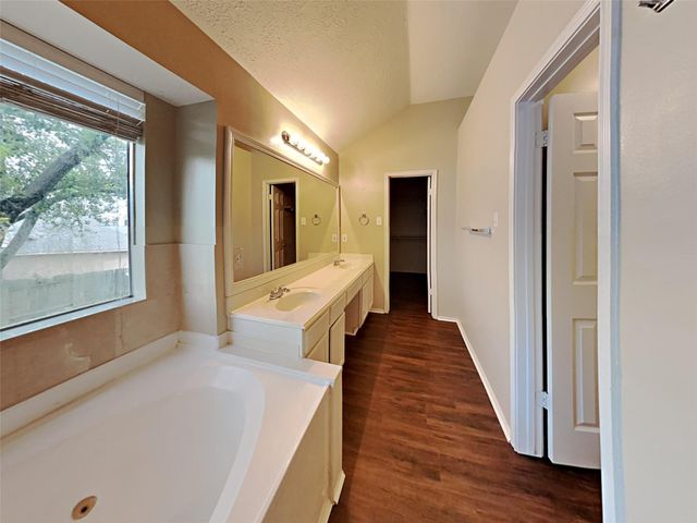 2218 Laurel Oaks Drive, Houston, TX 77014