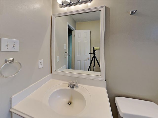 2218 Laurel Oaks Drive, Houston, TX 77014