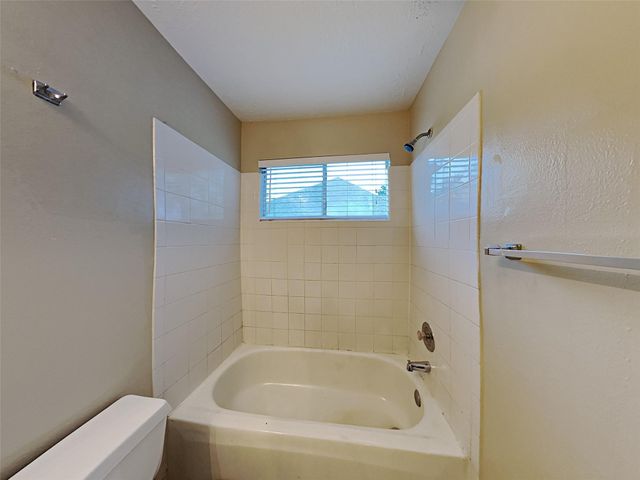 2218 Laurel Oaks Drive, Houston, TX 77014