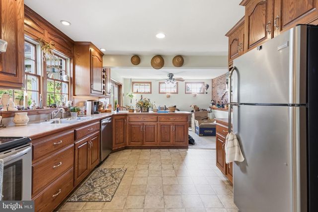 1444 WYNNEWOOD DR, Bethlehem, PA 18017
