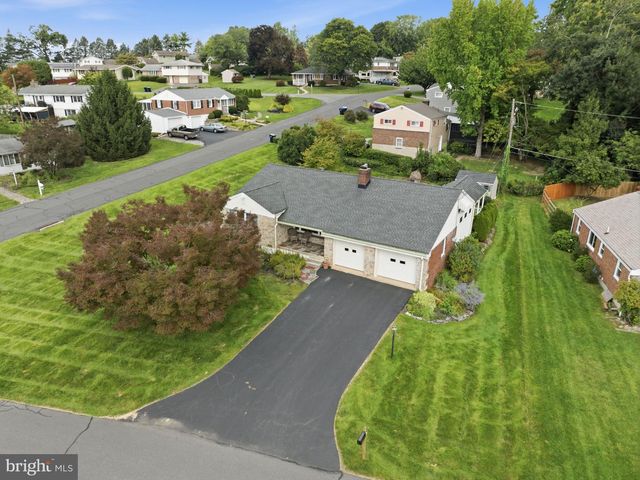 1444 WYNNEWOOD DR, Bethlehem, PA 18017