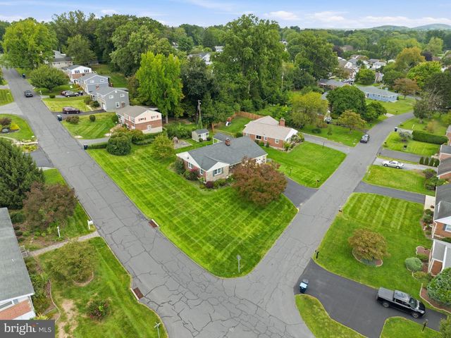 1444 WYNNEWOOD DR, Bethlehem, PA 18017