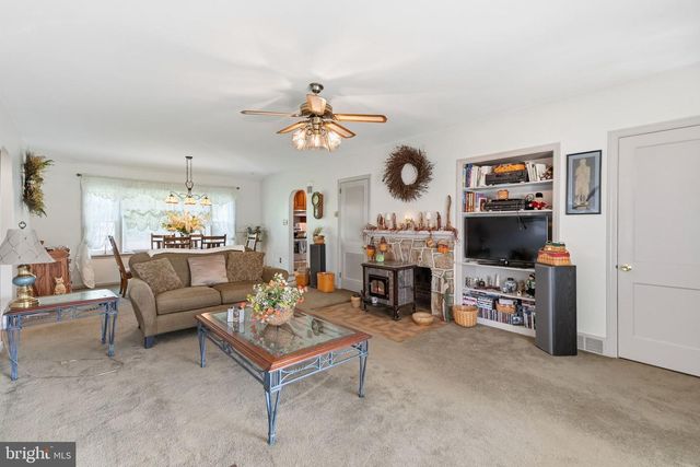 1444 WYNNEWOOD DR, Bethlehem, PA 18017