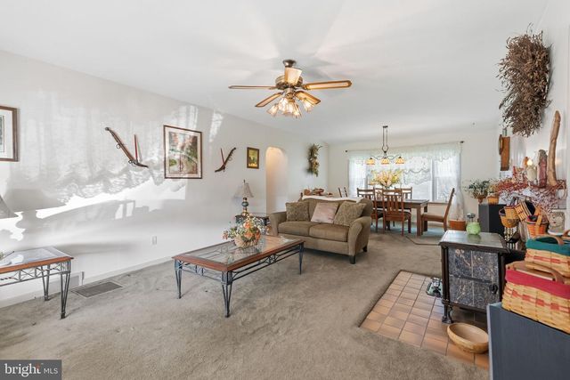1444 WYNNEWOOD DR, Bethlehem, PA 18017