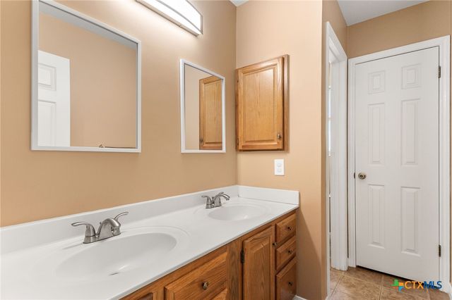 313 Ridge Crest Drive, Seguin, TX 78155