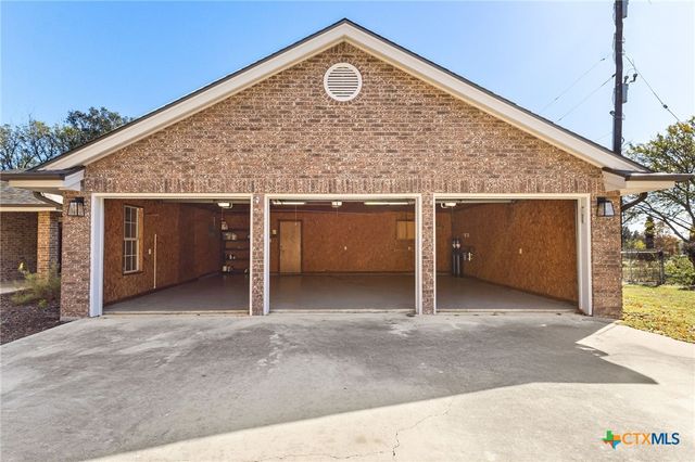 313 Ridge Crest Drive, Seguin, TX 78155