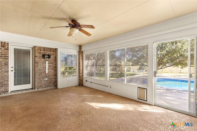 313 Ridge Crest Drive, Seguin, TX 78155