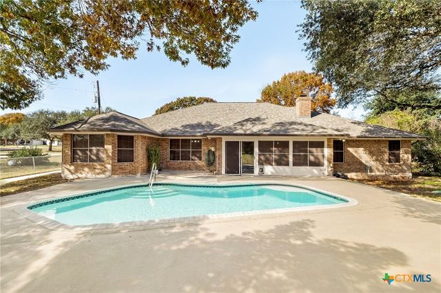 313 Ridge Crest Drive, Seguin, TX 78155