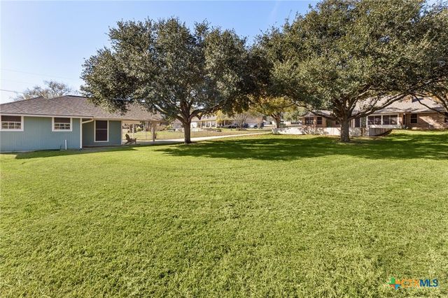 313 Ridge Crest Drive, Seguin, TX 78155