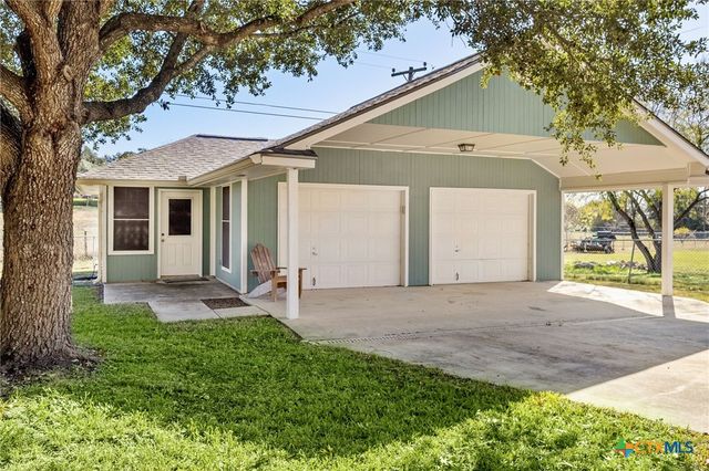 313 Ridge Crest Drive, Seguin, TX 78155