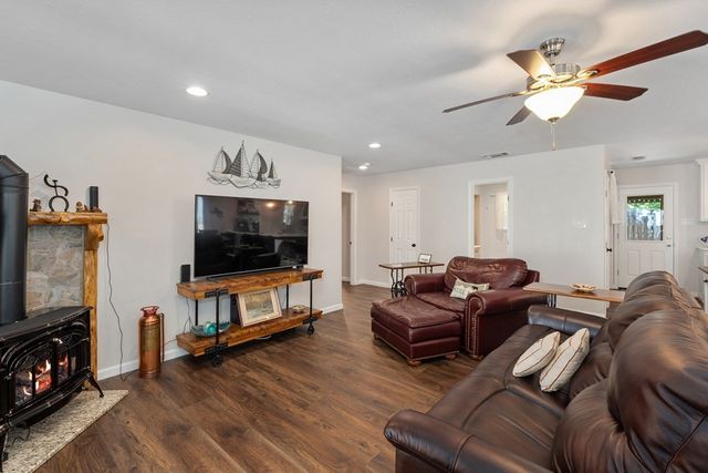 138 Wildgrove Drive, Gun Barrel City, TX 75156