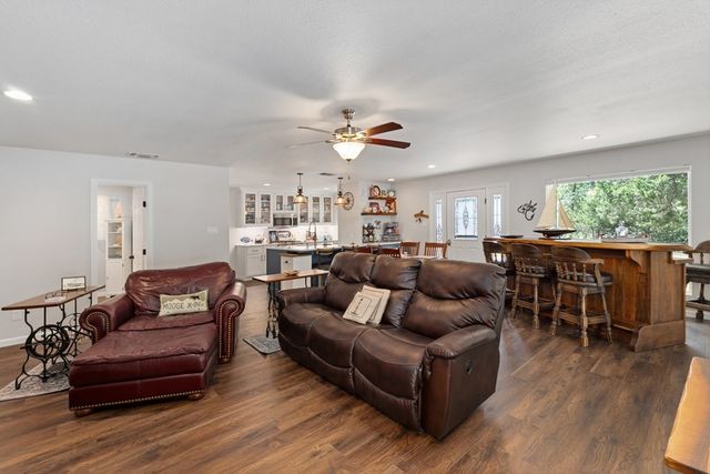 138 Wildgrove Drive, Gun Barrel City, TX 75156