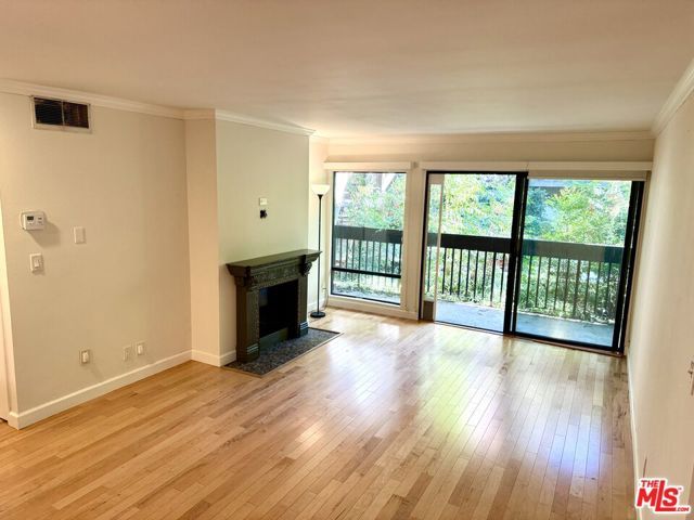 950 N Kings Road 143, West Hollywood, CA 90069