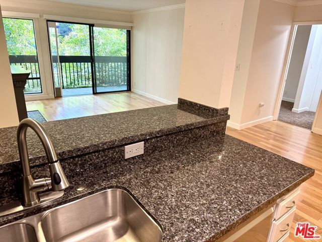 950 N Kings Road 143, West Hollywood, CA 90069