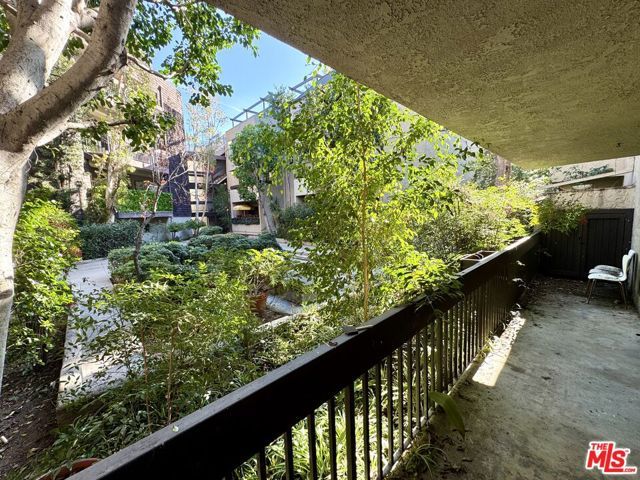 950 N Kings Road 143, West Hollywood, CA 90069