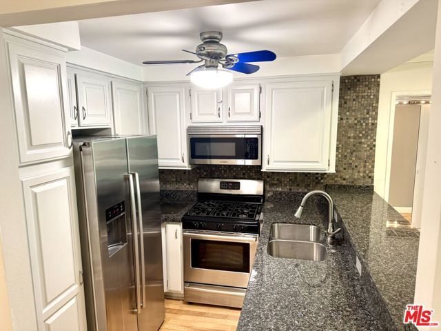 950 N Kings Road 143, West Hollywood, CA 90069