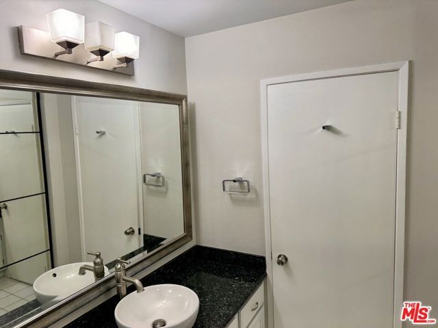 950 N Kings Road 143, West Hollywood, CA 90069