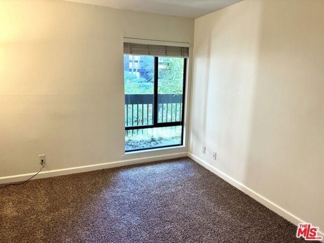 950 N Kings Road 143, West Hollywood, CA 90069