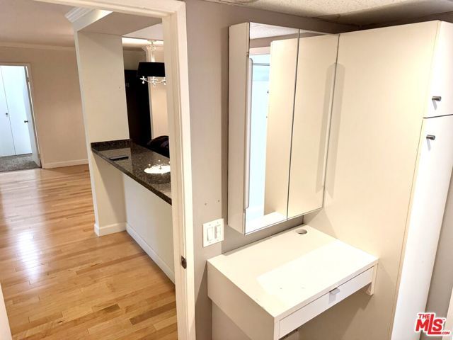 950 N Kings Road 143, West Hollywood, CA 90069